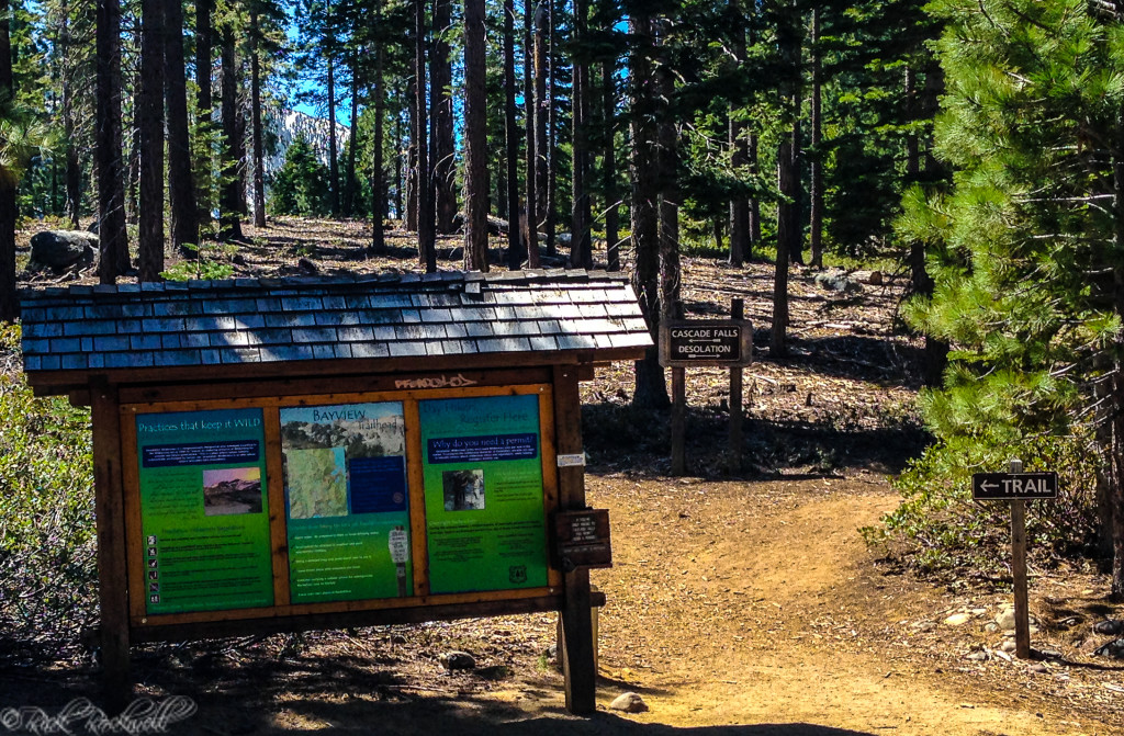 A sign at the beginning of Bayview trailhead