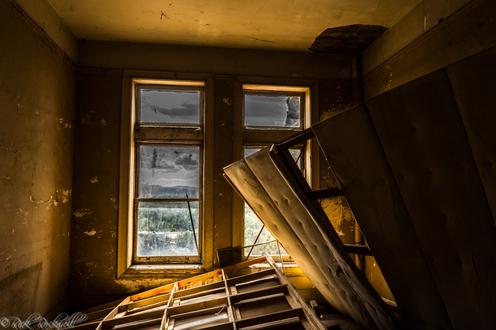 preston castle golden room (1 of 1)