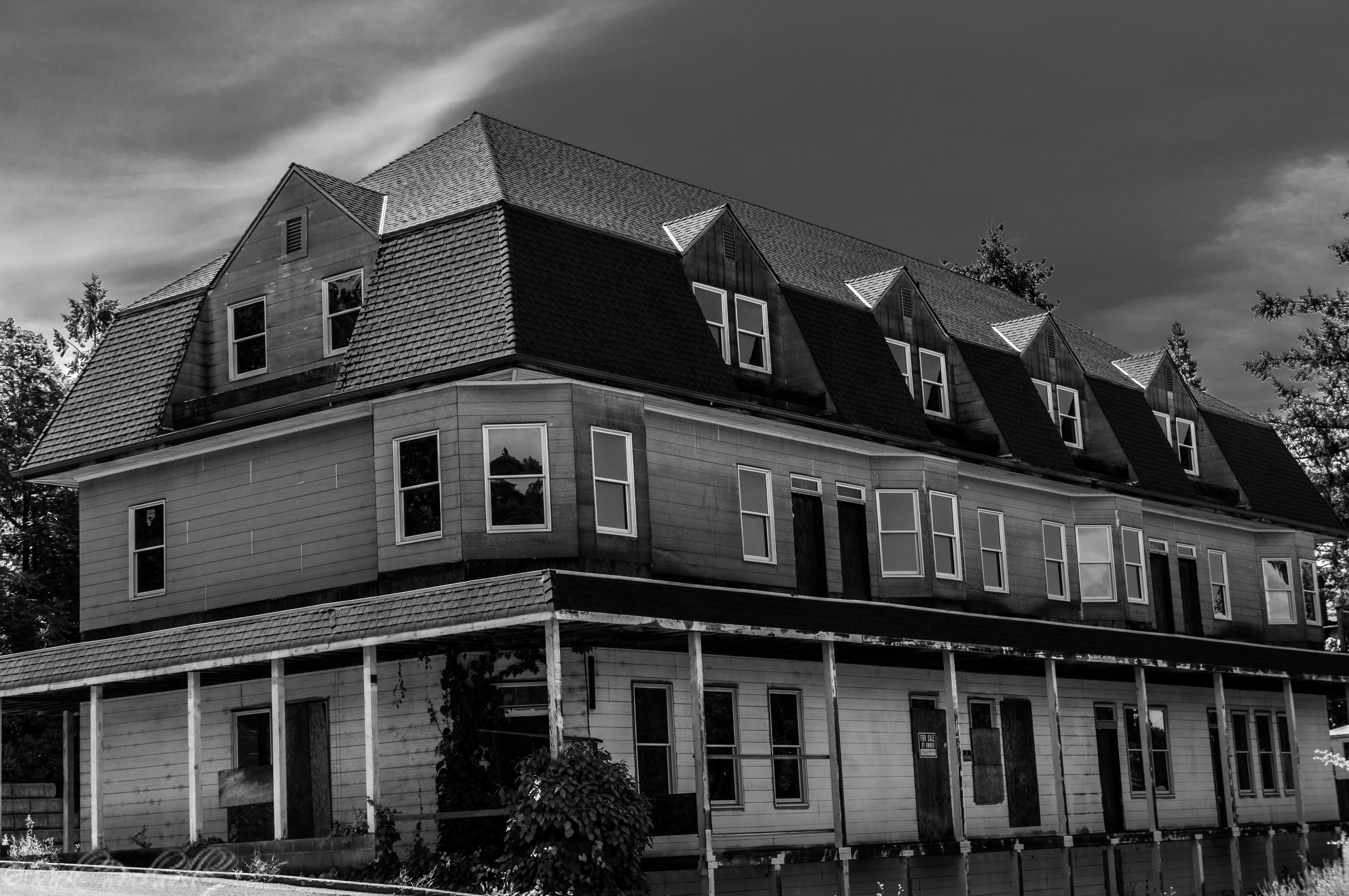 Photo of The story behind the abandoned Colfax Hotel