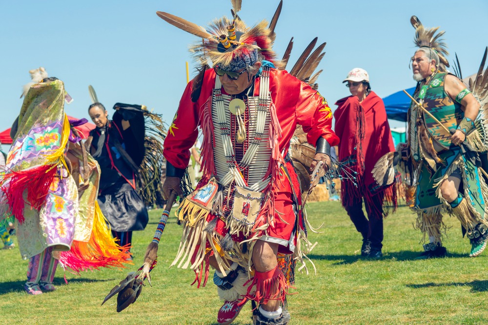 Men's traditional dance at Chumash Day Powwow